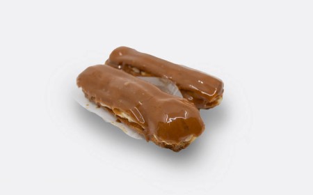 Éclair Clasic cu Cremă Caramel Sărat